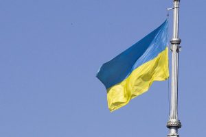 Папа римский предложил Зеленскому «поднять белый флаг»: В Украине ответили, что поднимут только желто-синий