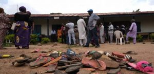 Почти 300 детей похитили вооруженные люди в Нигерии