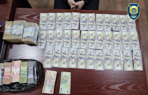 В Ферганской области мужчина занимался незаконным обменом иностранной валюты